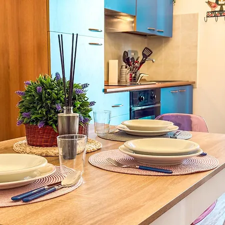 Springfield Apartment, A 2 Passi Dal Mare Rifa819 Apartment *
